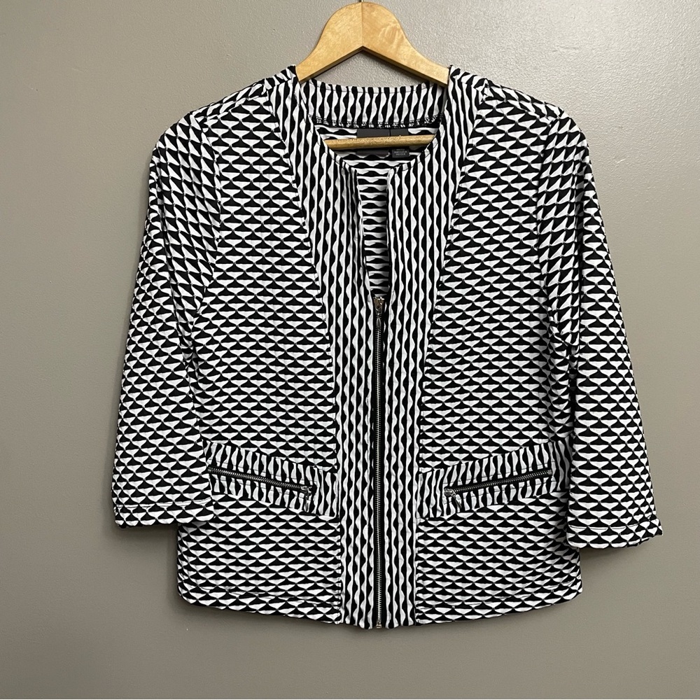 Traveler’s By Chicos Medium (size 1) Black & White Geo Print Jacket Blazer